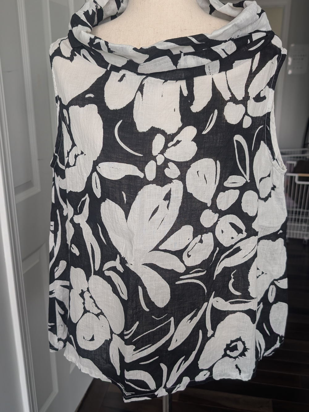 bryn Walker Black & White Floral Sleeveless Tunic